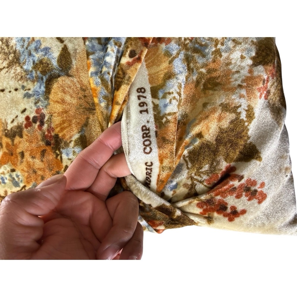 Vintage 1978 Warner Fabric Corp Floral Velvet Tassel Throw Pillows Set of 4 - Picture 12 of 13